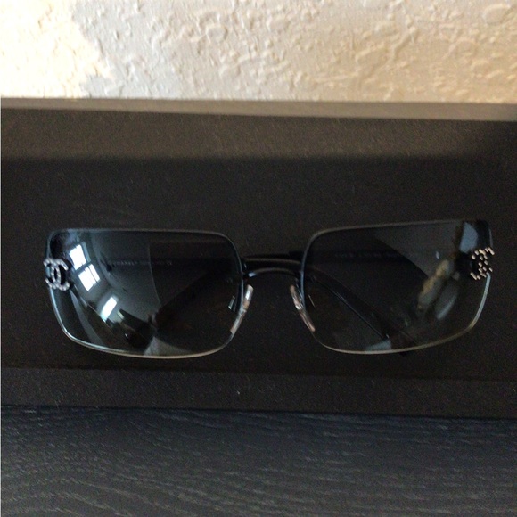Chanel sunglasses - Picture 5 of 15